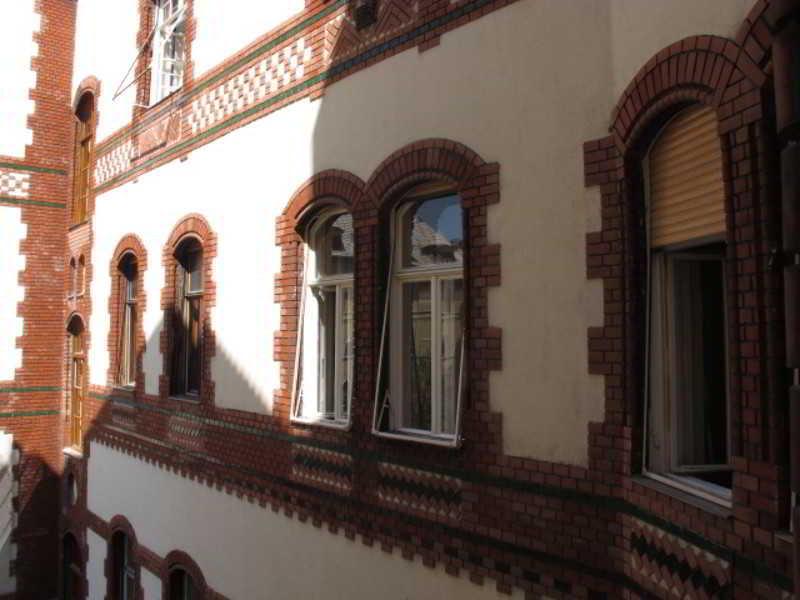 Jimi Hendrix Hotel 2*
